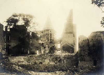 94569 Gezicht in de ruïne van kasteel De Haar te Haarzuilens (gemeente Vleuten).N.B. De gemeente Vleuten is per 1 ...